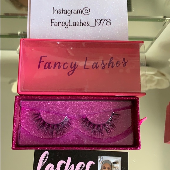 Lashes - Picture 2 of 4